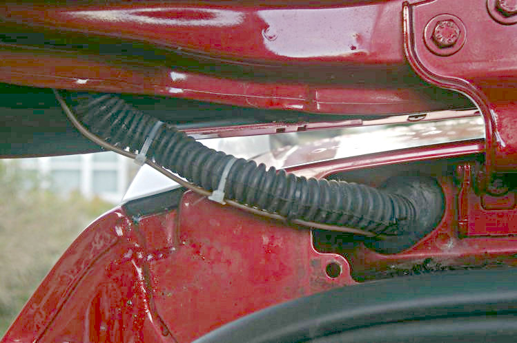 Fitting a Peugeot 308SW reversing camera step G-7